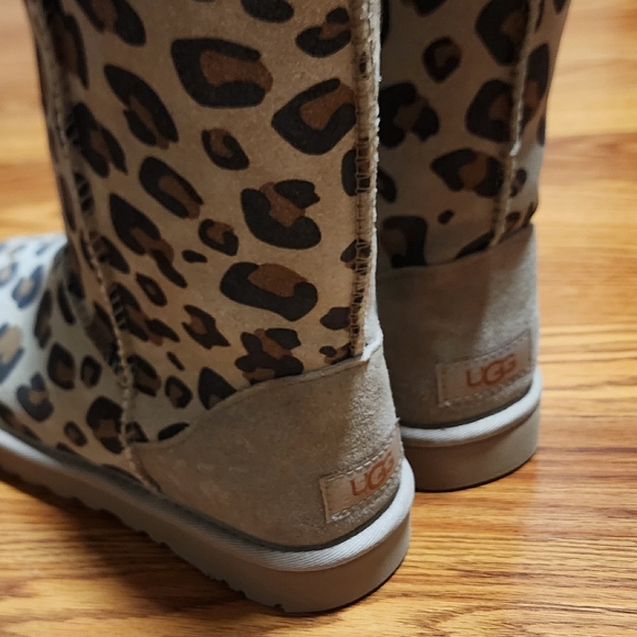 UGG Classic Short II Bootie size 7 - Picture 6 of 9